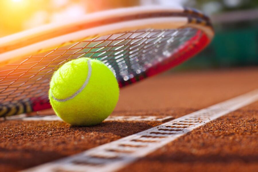 ضروری ترین تجهیزات ورزش تنیس + بررسی ویژگی ها